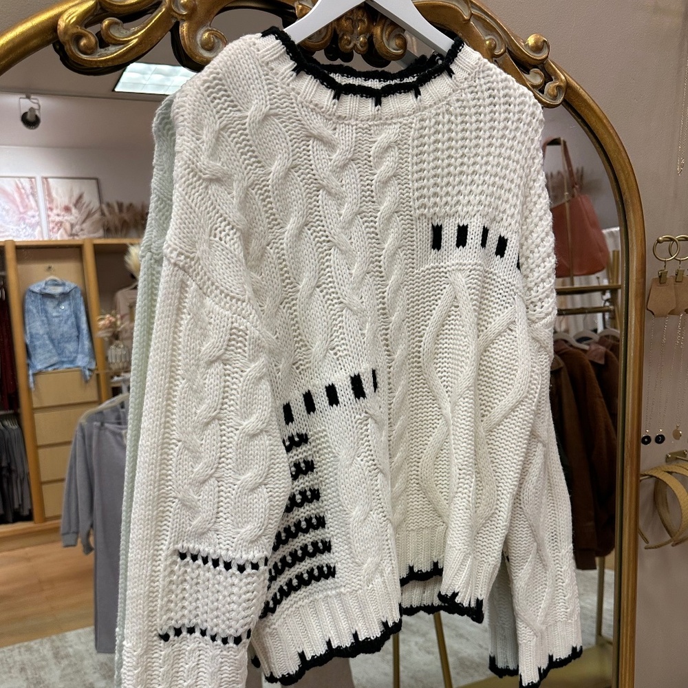 Knit white/black sweater